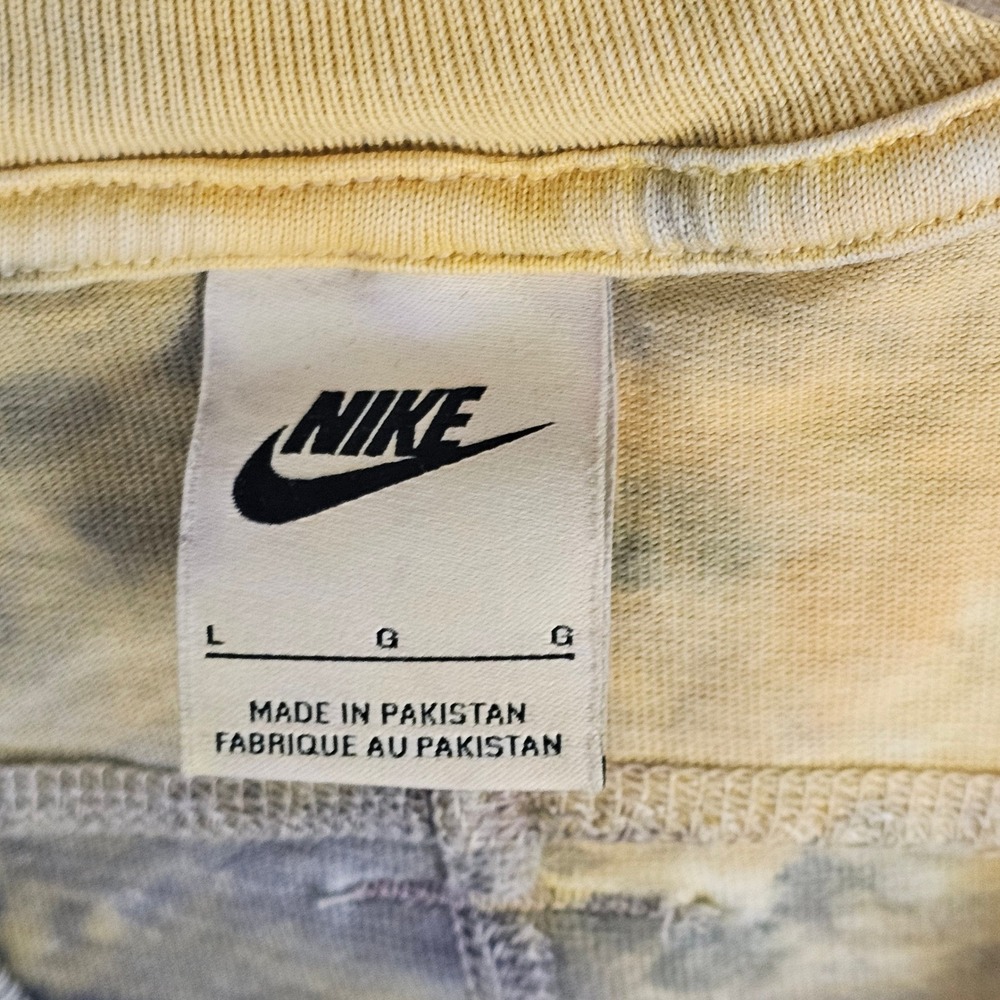 Nike T-Shirt Mens Large Yellow Tie Dye Sportswear Embroidered Swoosh Relaxed Fit - Picture 7 of 12